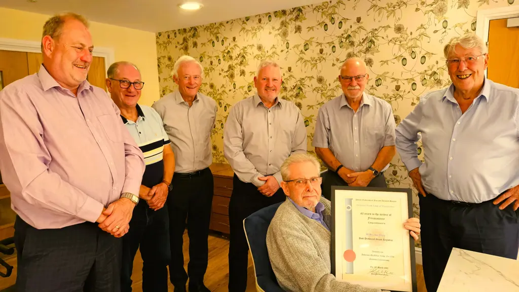 On Thursday 26th September a number of Brethren, of the Lodge of St. Andrew No 4056,visited W Bro. Ian Whyte at his home to celebrate his 60 years’ service in Freemasonry.
