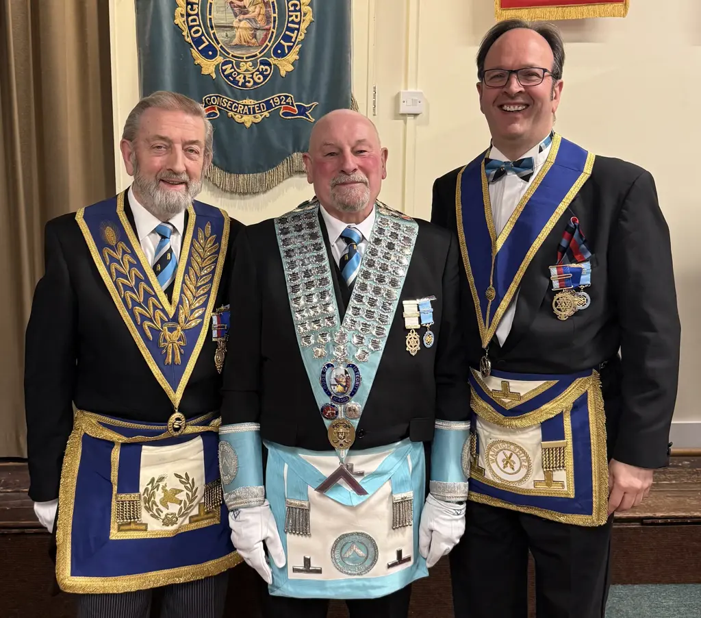 It has been a very special time of late for Andy Grove. In joining the Lodge of Integrity, he became part of a small band of Bros Grove. Grove Snr (aka WBro Chris) has delved into the two respective family trees and, sadly, didn’t find any obvious indications that we are related! Regardless, Andy fondly refers to Bro Chris as “Uncle” and Bro Simon as “Nephew”. In time, Bro Andy joined Leigh Chapter and became another Comp Grove.
